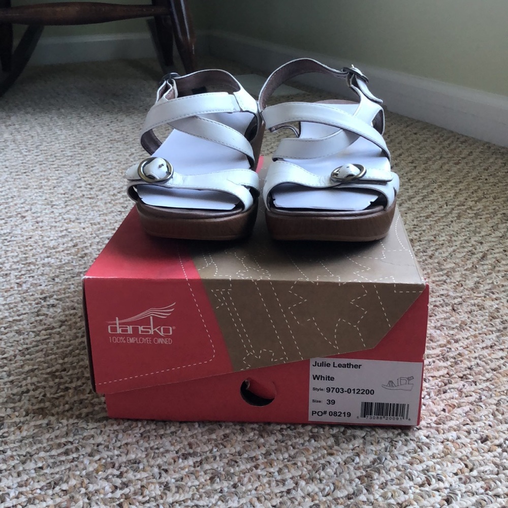 ⚡️EUC Dansko White Julie Leather sandals ⚡️